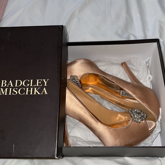 Badgley Mischka Goodie Open Toe Pump - Picture 4 of 4
